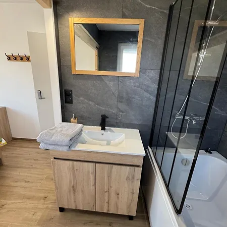 Maison 8 Personnes 4 Doubles - Piscine Holiday home Anould