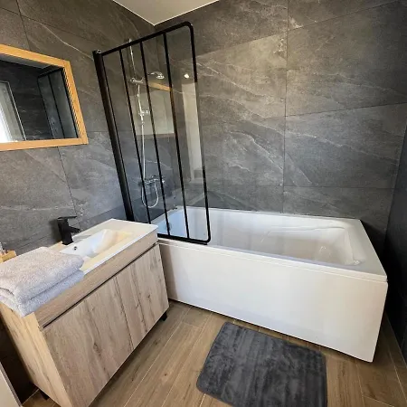 Maison 8 Personnes 4 Doubles - Piscine