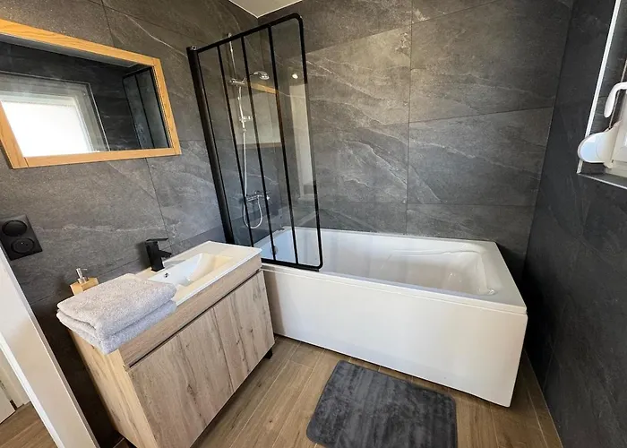 Maison 8 Personnes 4 Doubles - Piscine